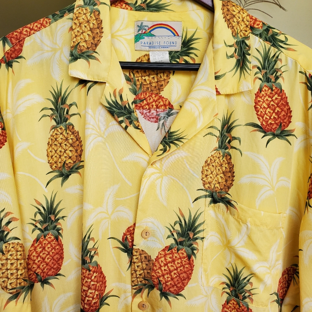 Men's XL "Paradise Found" collared button up shirt